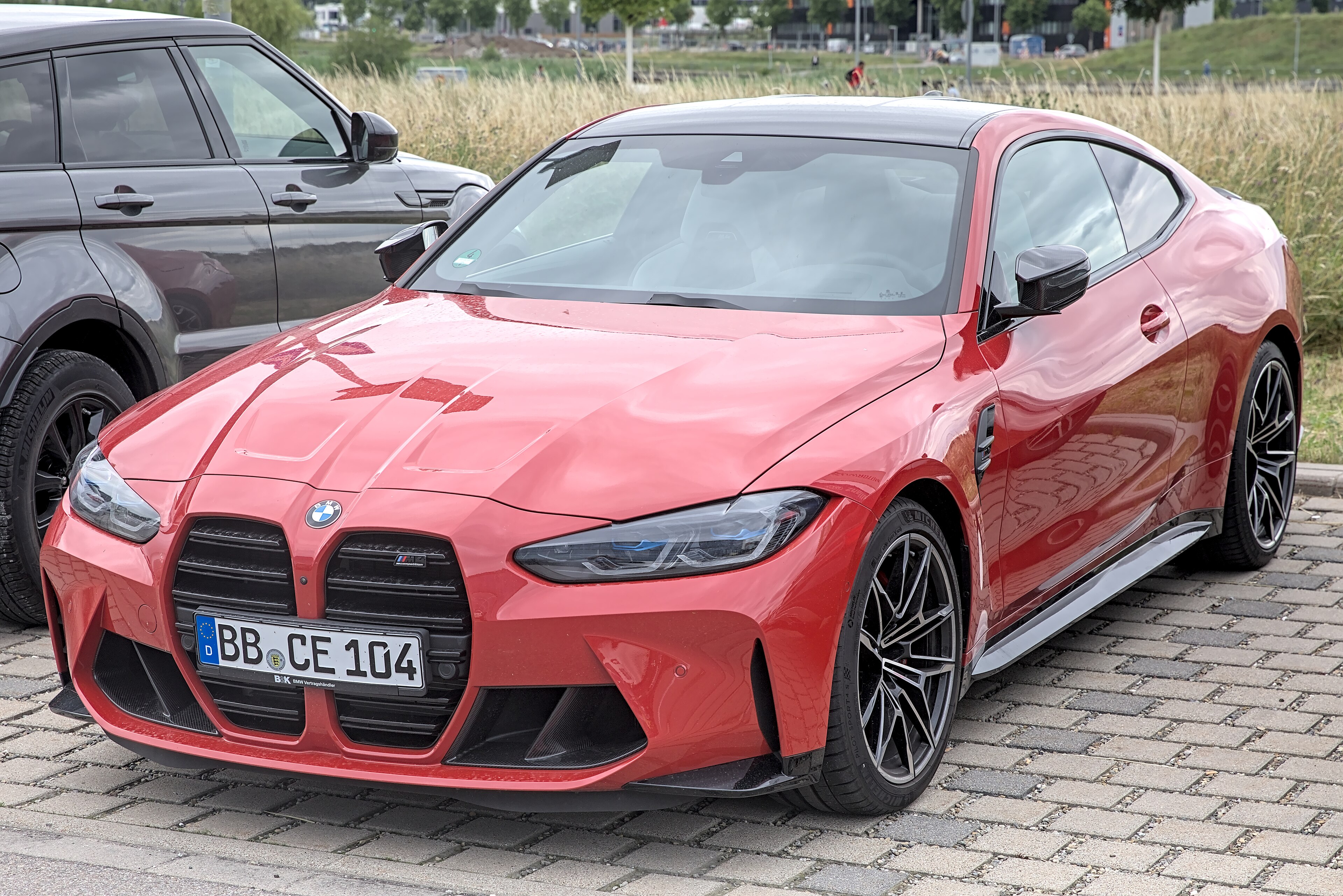 Een sportwagen van Revo Rent